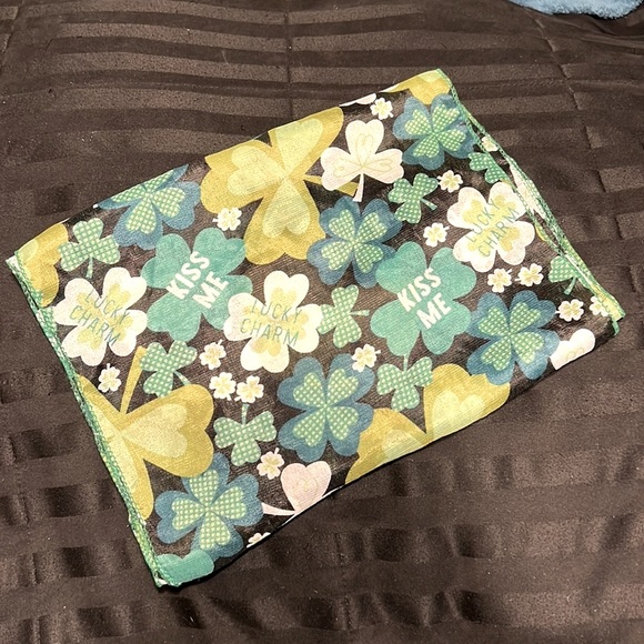 Clover scarf - Picture 2 of 3